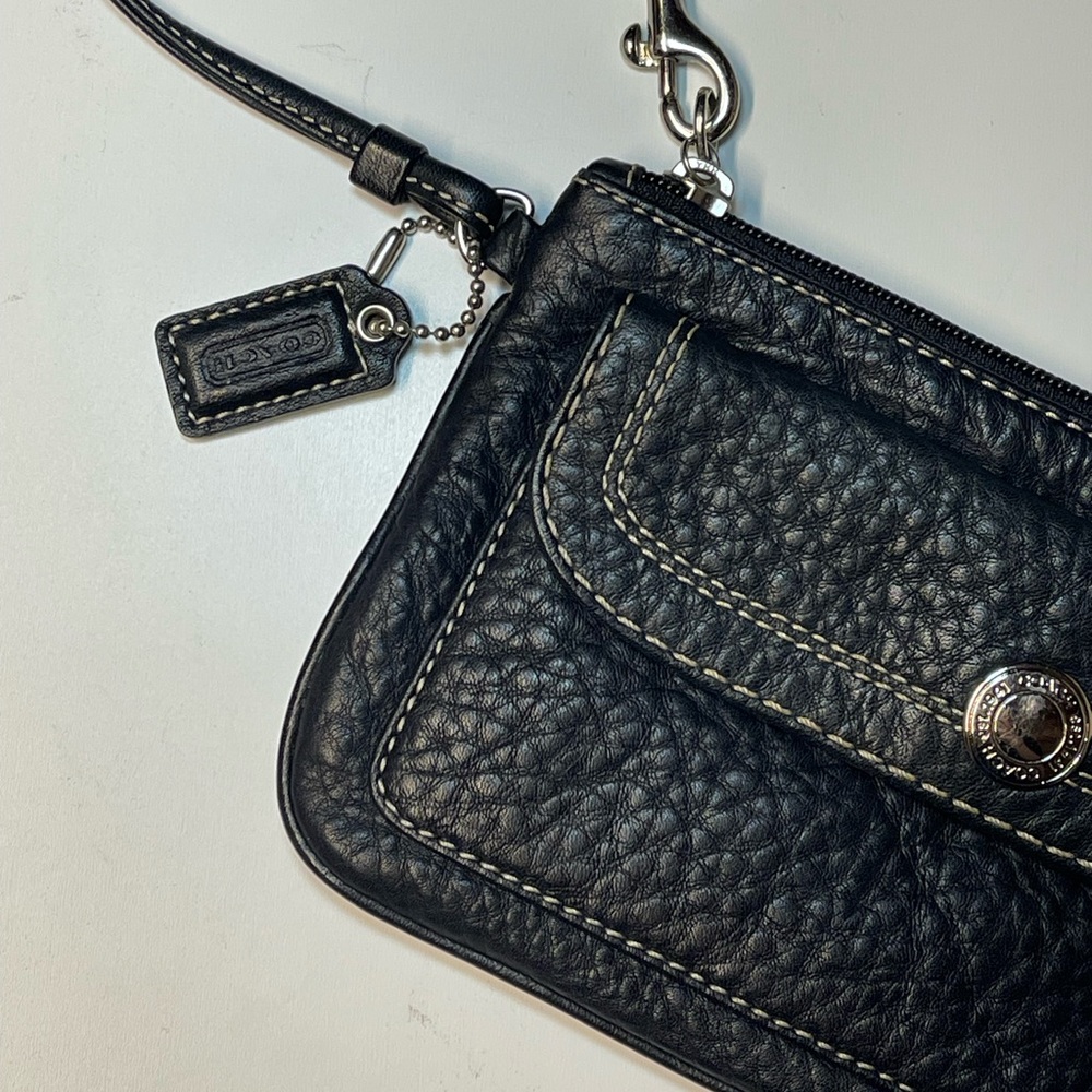 Coach Vintage Black Pebble Leather Wristlet - Picture 5 of 10